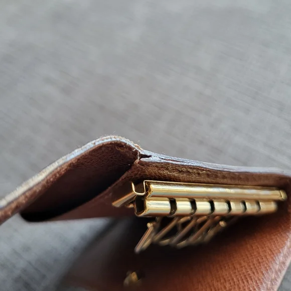 Louis Vuitton 6-Ring Key Holder - Picture 8 of 14